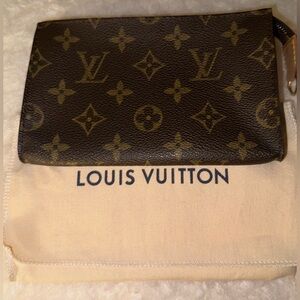 Louis Vuitton 15 Toiletry Pouch